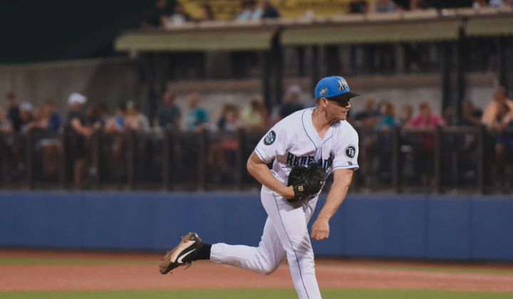 Can Pitchers Wear Sunglasses